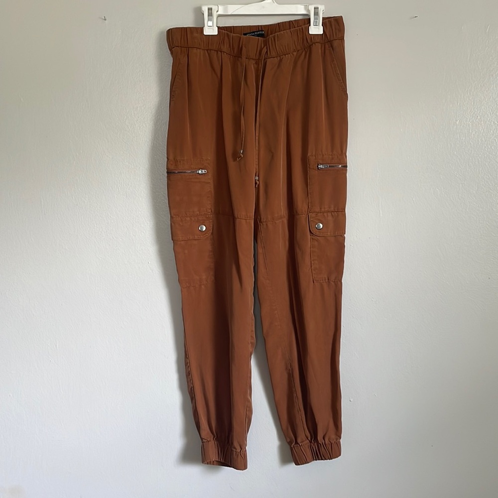Banana Republic tan jogger pants - size small